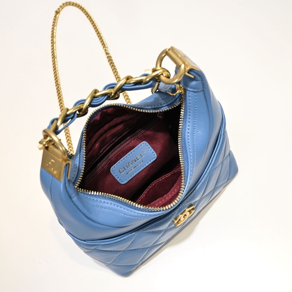 シャネルバッグ着用イメージ